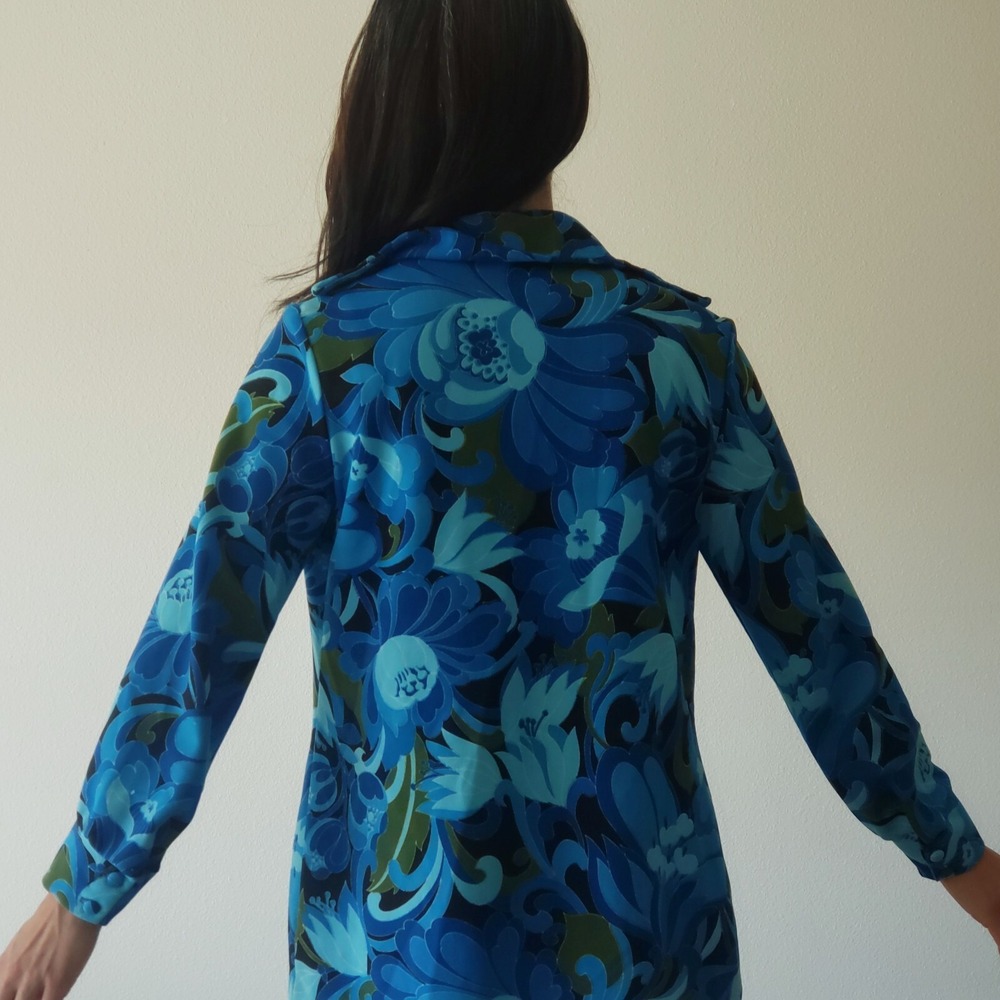 1960s 1970s Vintage Midcentury Midnight Blue Floral Button Up Blouse - Picture 3 of 8